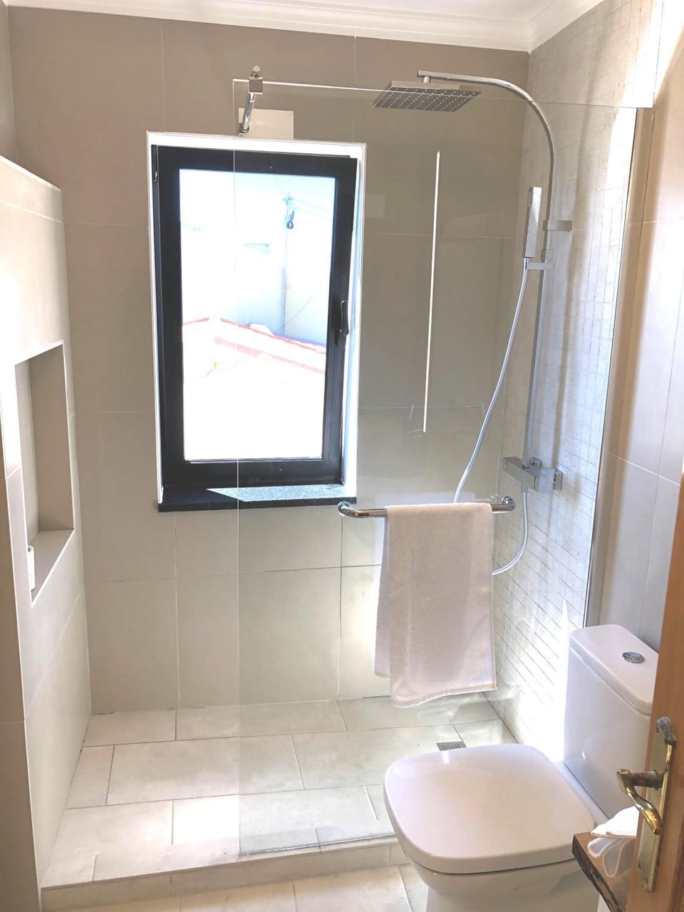 Shower, Toilet, Bathroom, Decorative detail, Sea view, towels