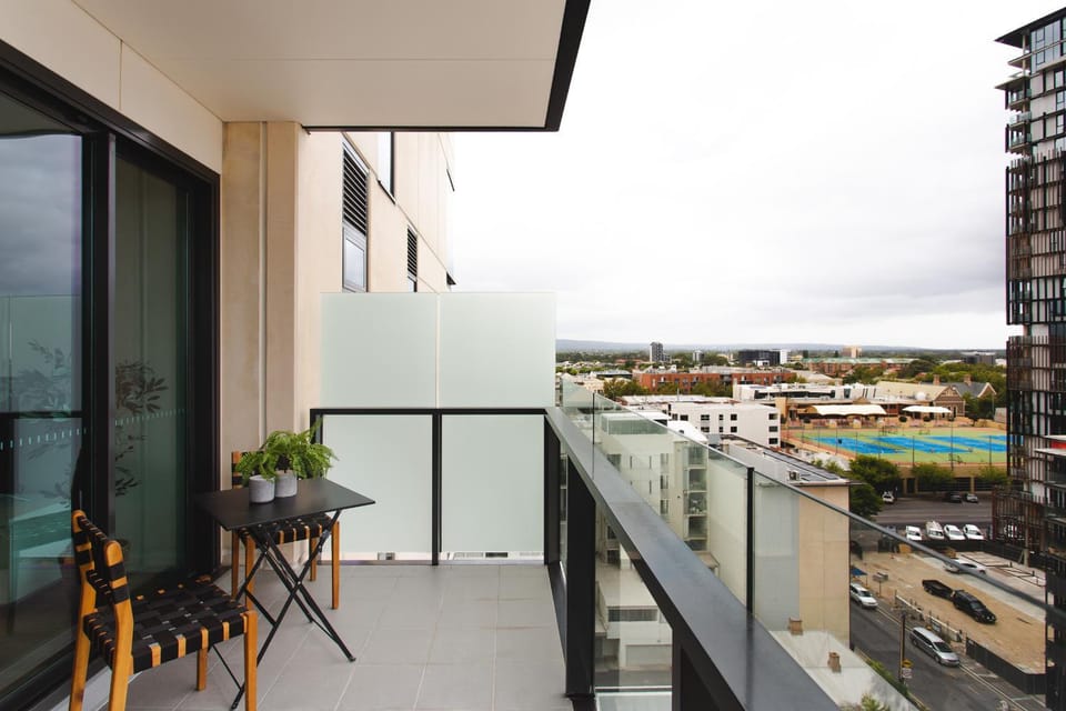 Balcony/Terrace, Street view