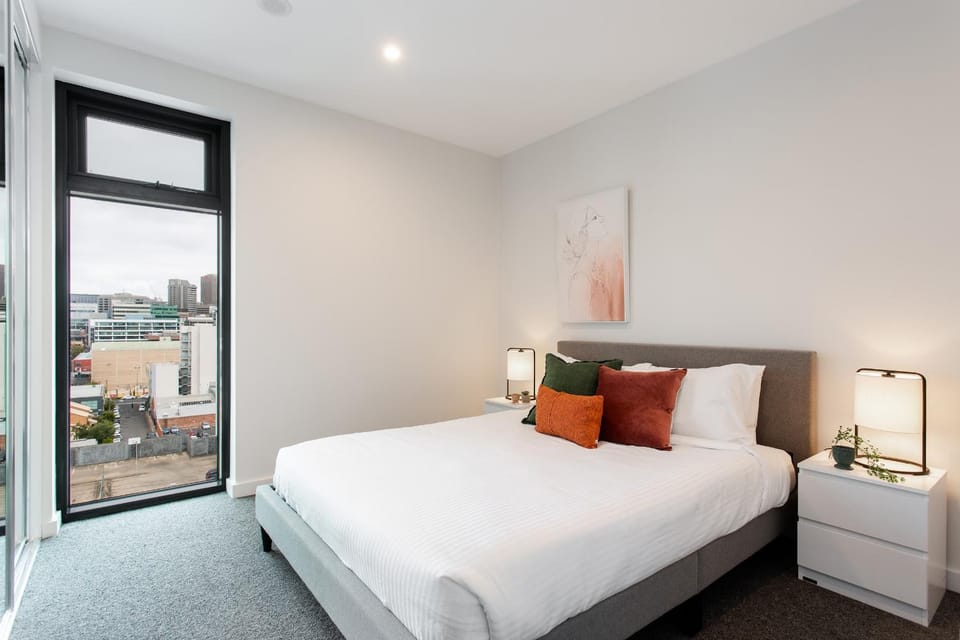 Bed, Photo of the whole room, Bedroom, Street view