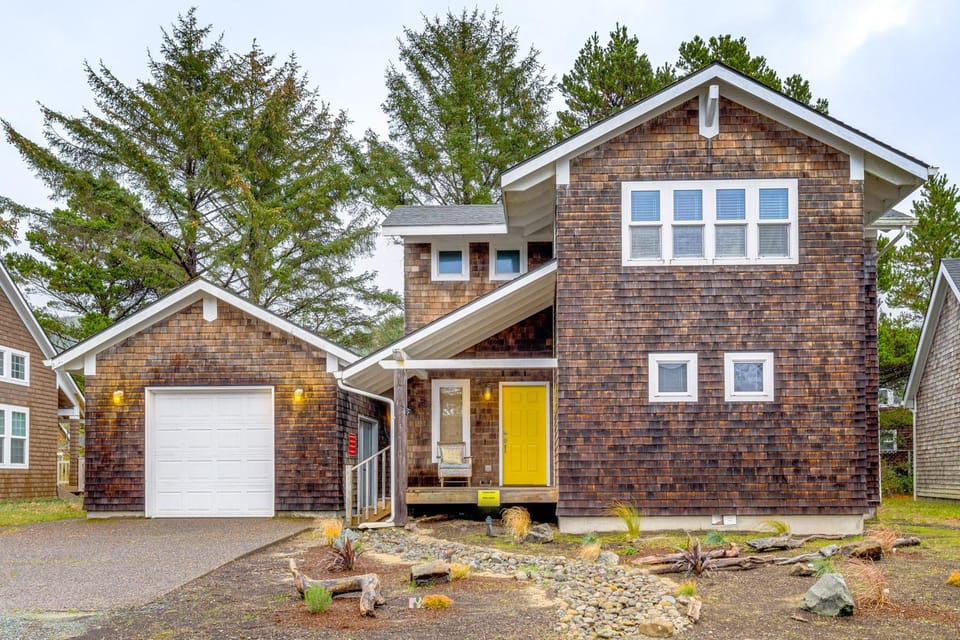 4 Blocks to Rockaway Beach! 'T & T By The Sea' Gem House in Rockaway Beach