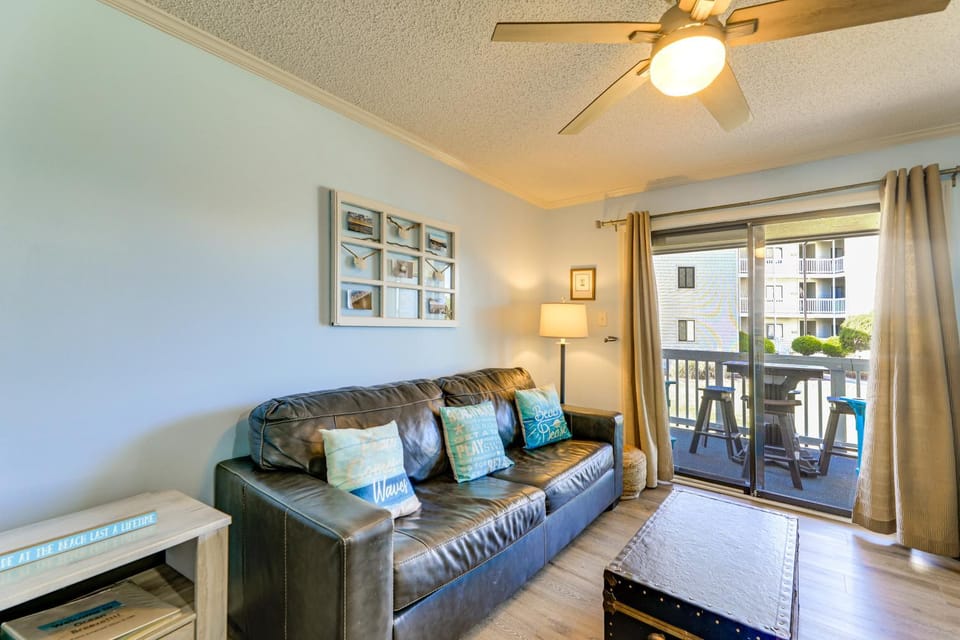 Emerald Isle Resort-Style Condo: Walk to Beaches! House in Emerald Isle