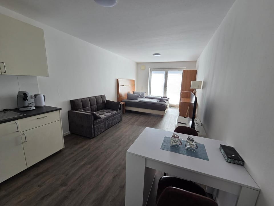 Bed, TV and multimedia, Kitchen or kitchenette, Photo of the whole room, Bedroom