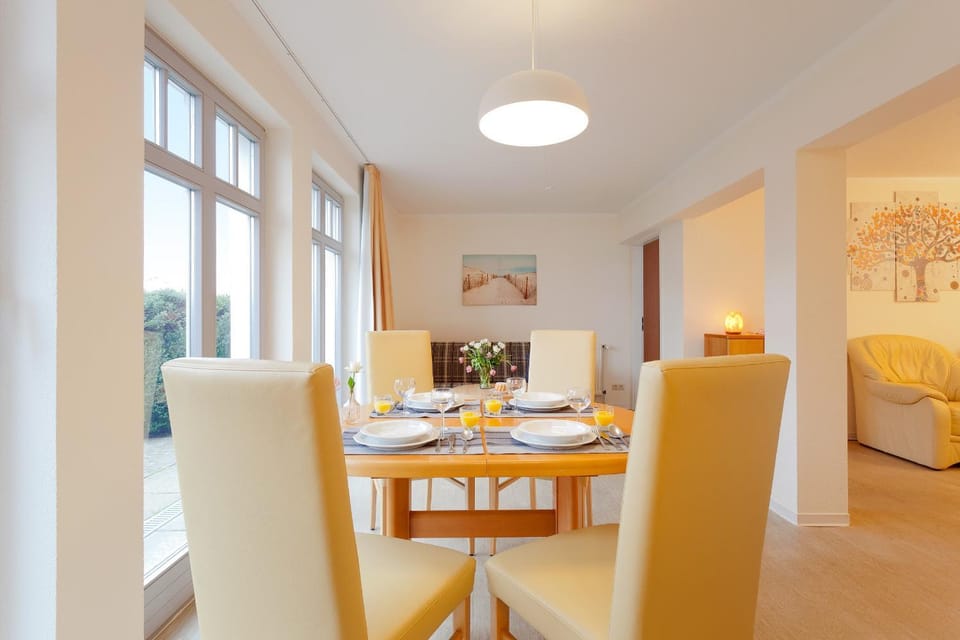 Seating area, Dining area