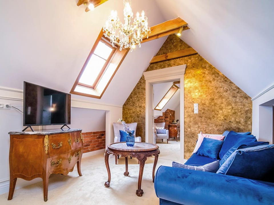 TV and multimedia, Other, Photo of the whole room, Decorative detail, Seating area