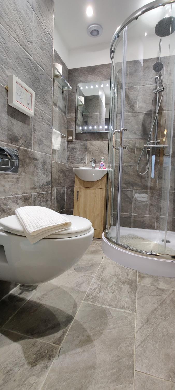 Shower, Bathroom, towels