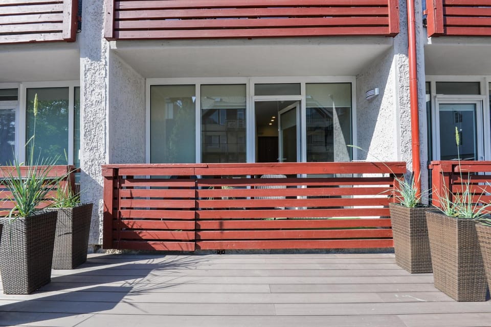 Facade/entrance, Balcony/Terrace