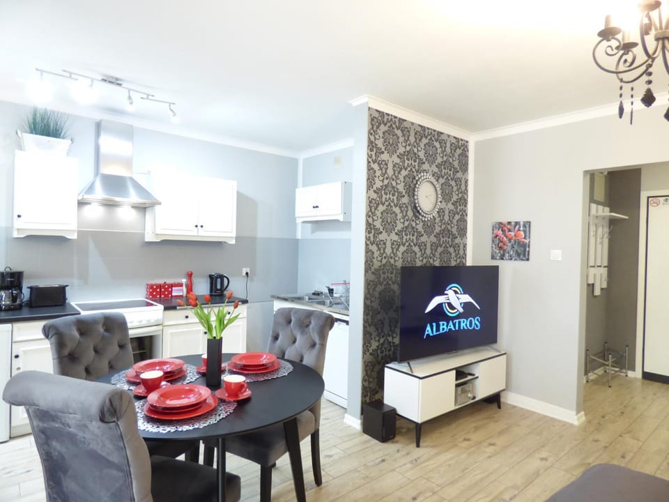 Communal lounge/ TV room, TV and multimedia, Kitchen or kitchenette, Seating area, Dining area, Evening entertainment