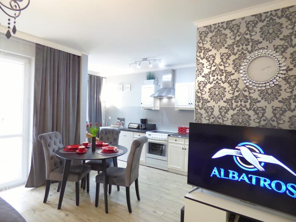 TV and multimedia, Kitchen or kitchenette, Dining area