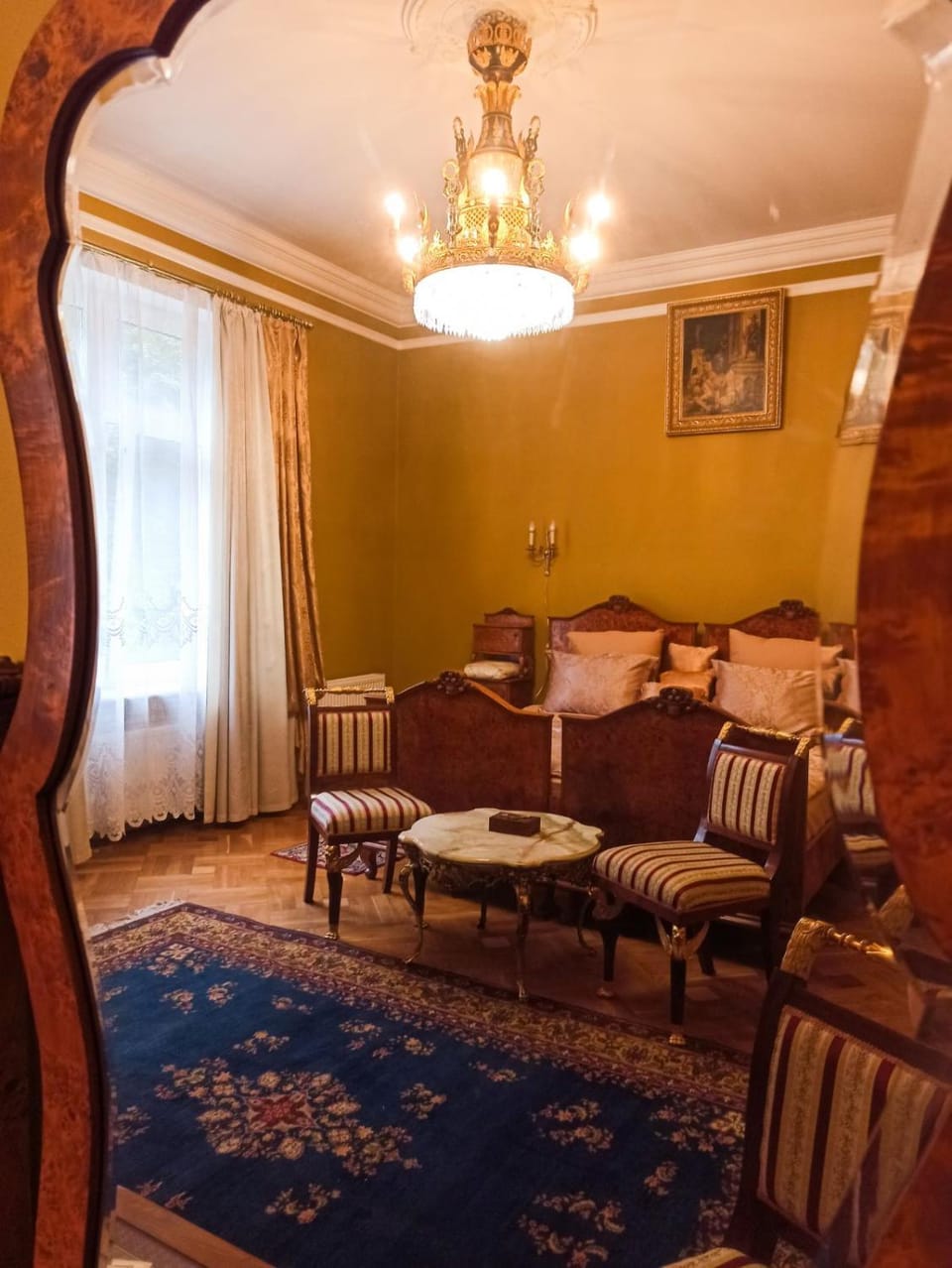 Bed, TV and multimedia, Coffee/tea facilities, Photo of the whole room, Decorative detail, Bedroom, On site, Guests, Garden view, Street view, Family, Quiet street view