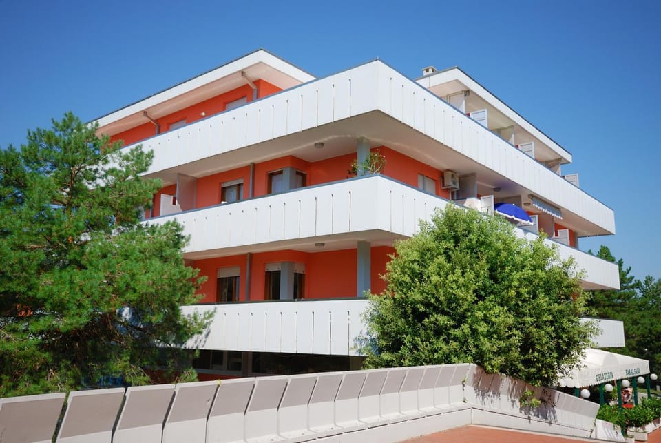 Property building, Facade/entrance