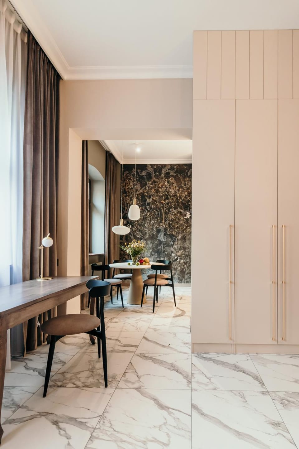 Kitchen or kitchenette, Dining area