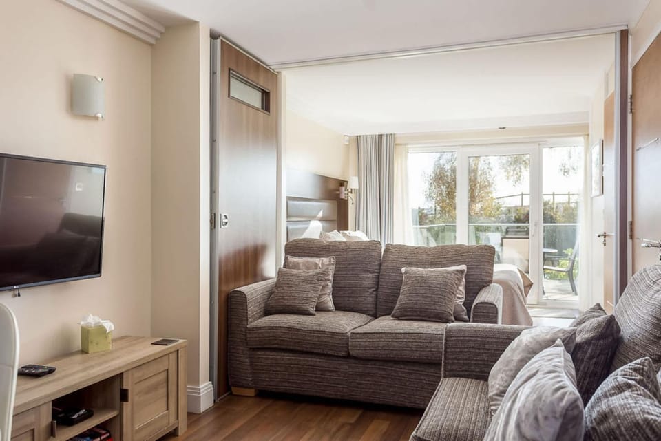 Sea Quest - Short Walk to Alum Chine Beach Apartment in Poole
