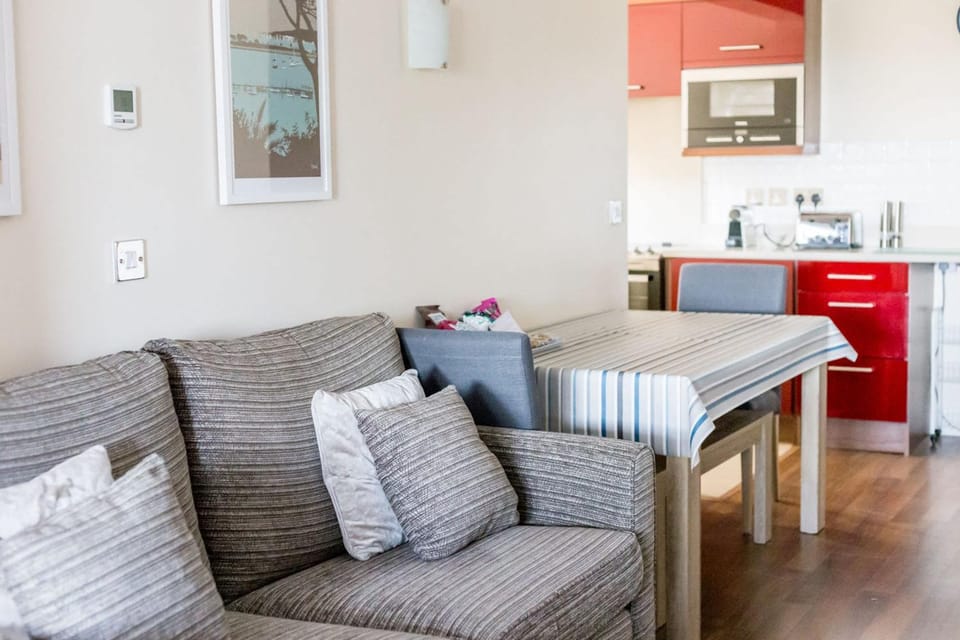 Sea Spirit - Short Walk to Alum Chine Beach Apartment in Poole