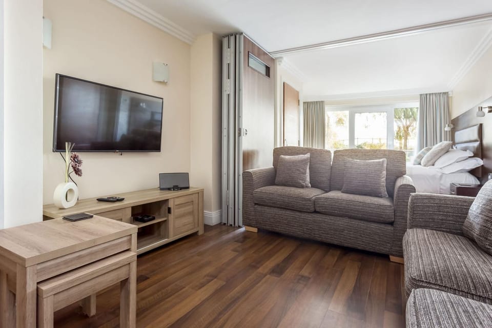Sea Spirit - Short Walk to Alum Chine Beach Apartment in Poole