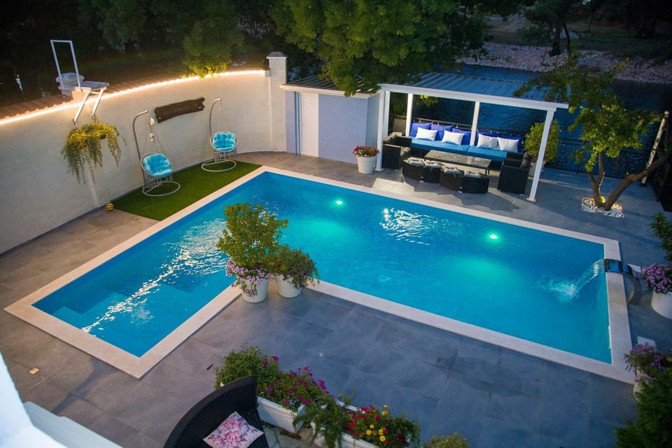 Patio, Pool view, Swimming pool, sunbed