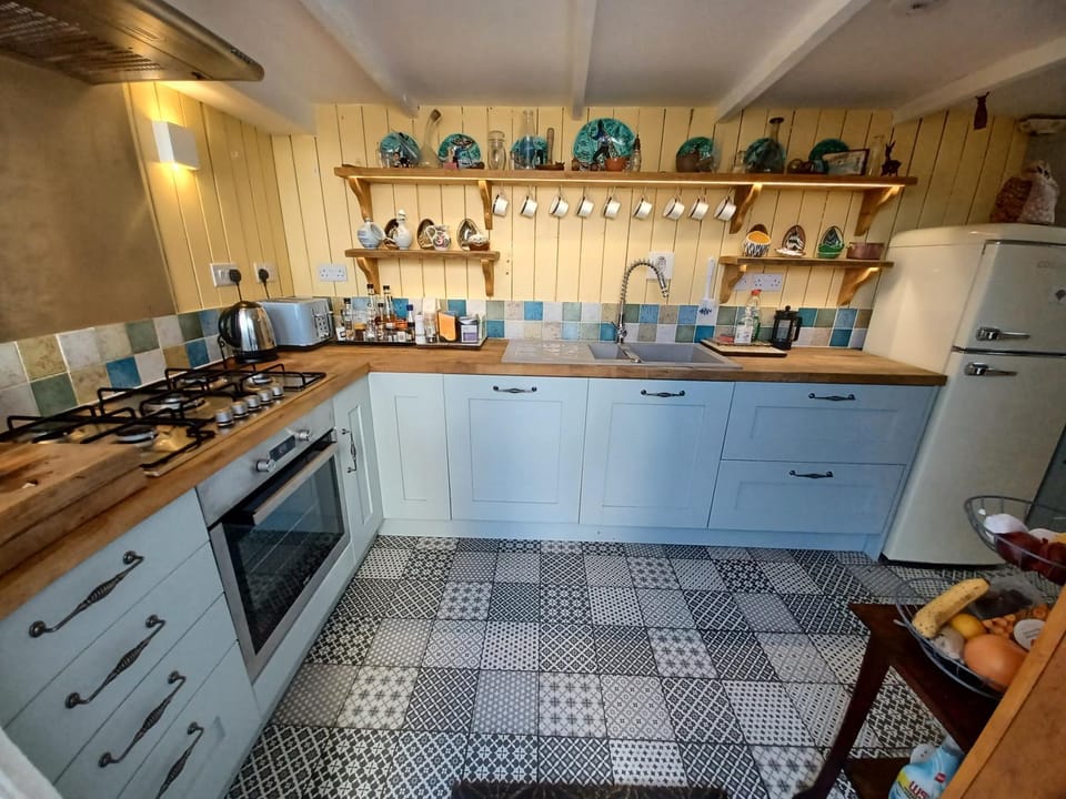Coffee/tea facilities, minibar, pet friendly, stove, toaster, kitchen