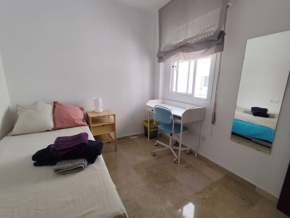 Confortable habitación céntrica en piso privado Vacation rental in Malaga