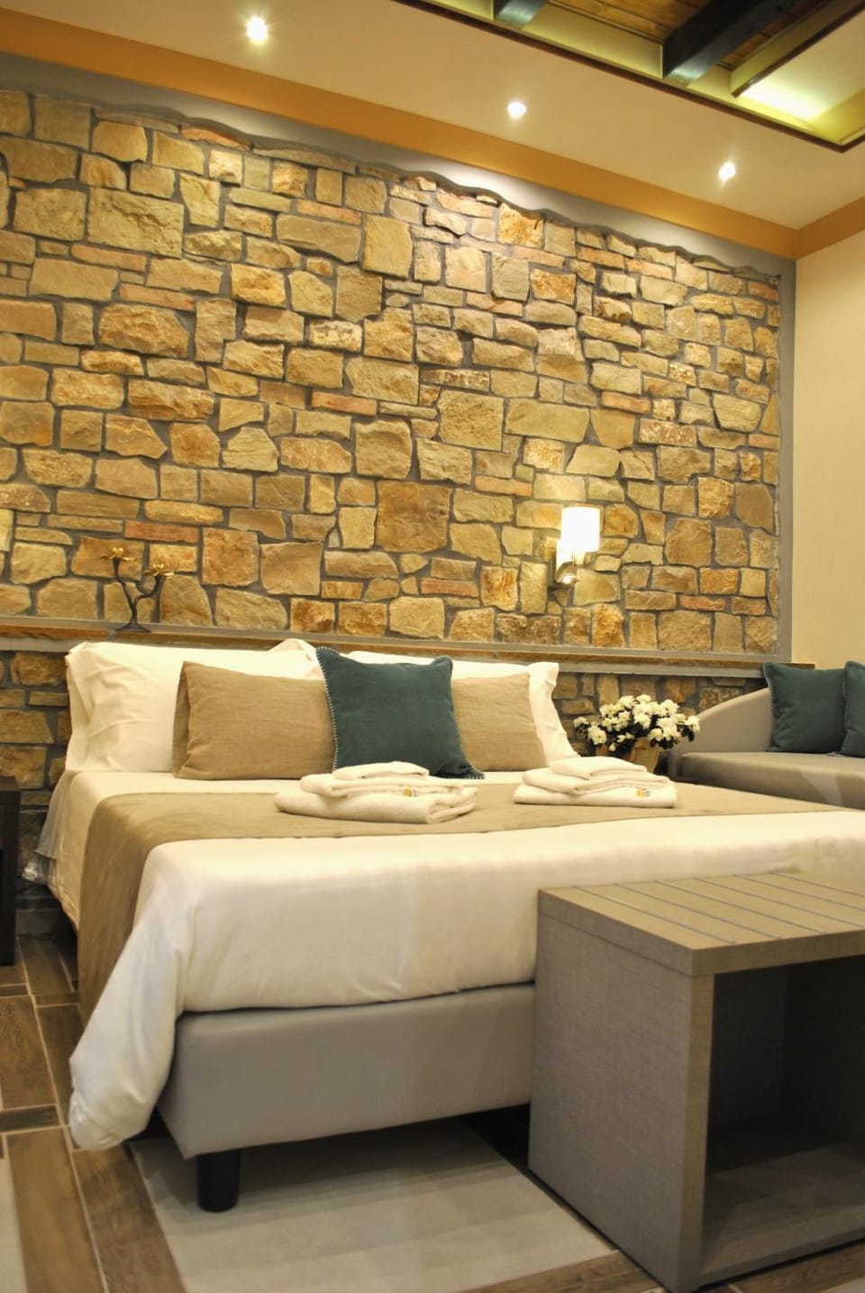 Bed, TV and multimedia, Balcony/Terrace, Food and drinks, Photo of the whole room, Bedroom, Food, Breakfast, Drinks, Non alcoholic drinks, hair dresser, internet, locker, oven, room service, air conditioner