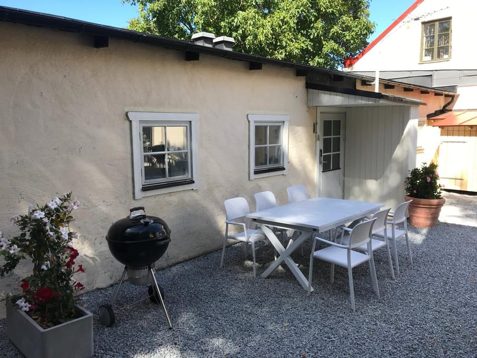 Patio, Facade/entrance