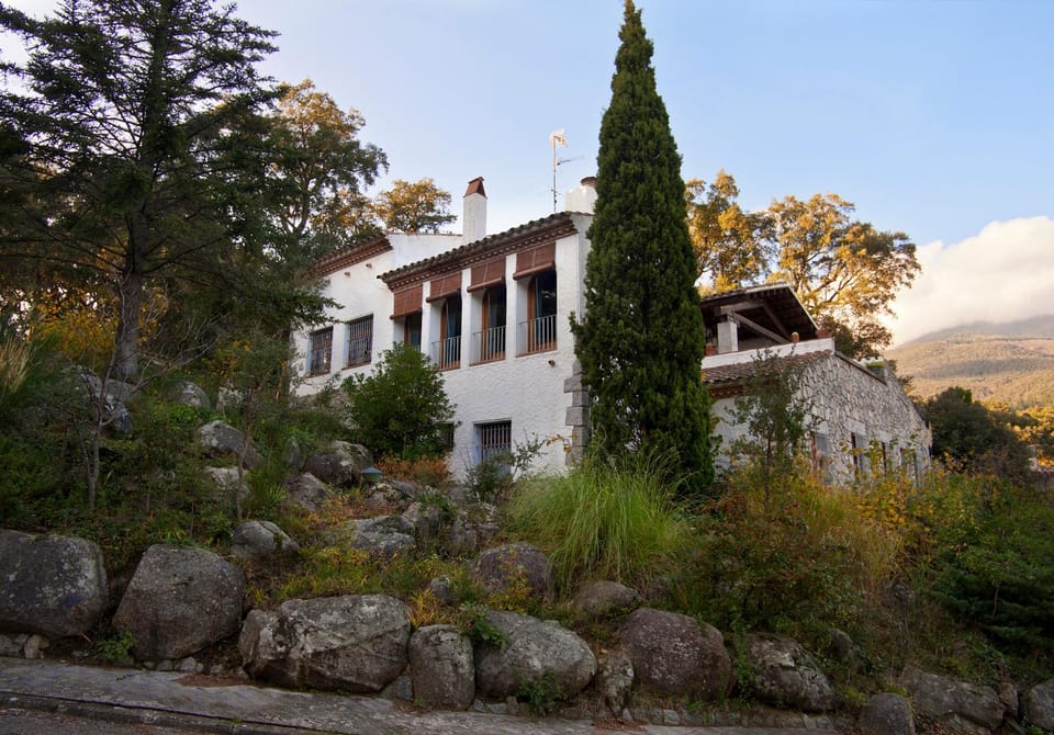 Property building, Facade/entrance, Garden