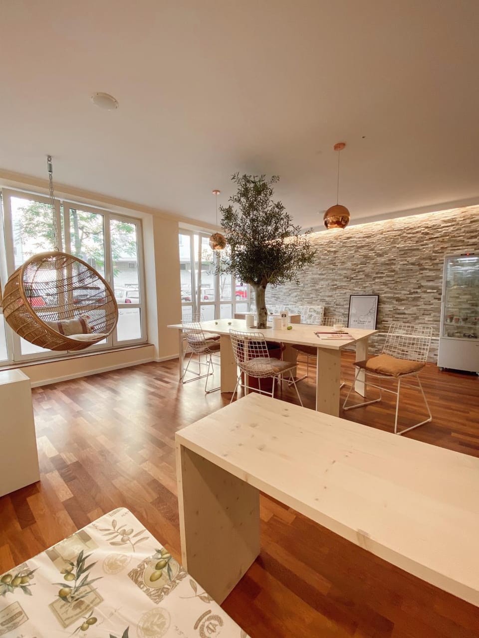 Communal lounge/ TV room, Library, Lounge or bar