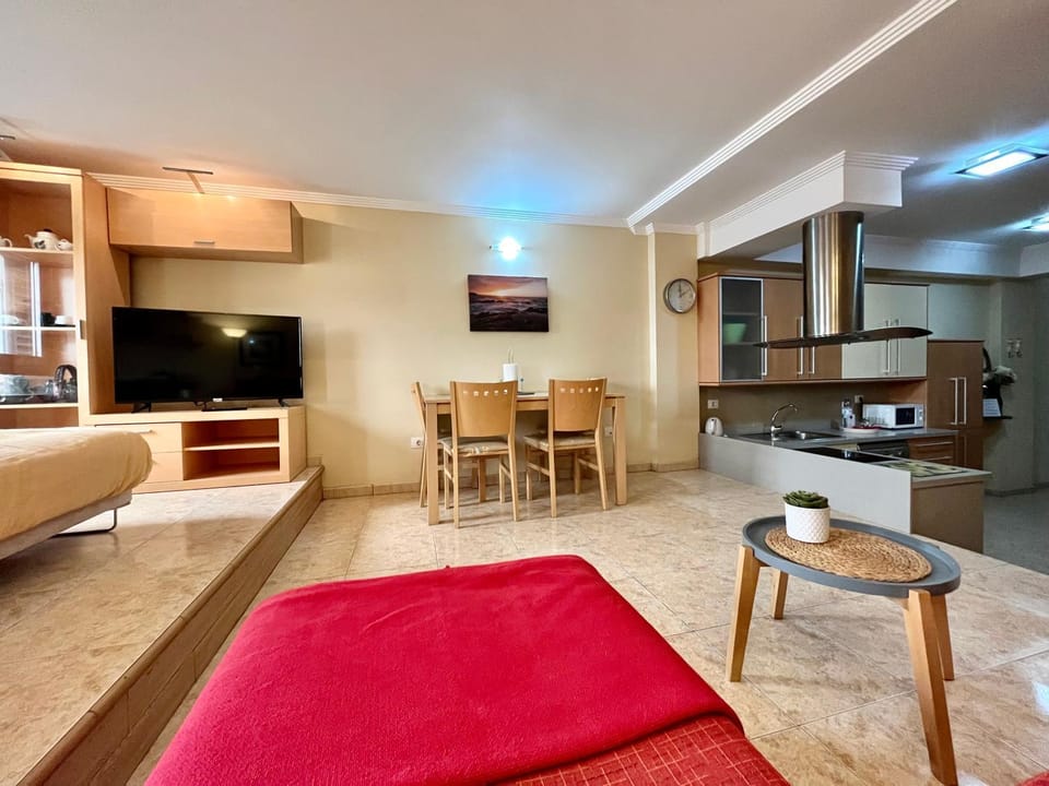 TV and multimedia, Kitchen or kitchenette, Living room, Dining area