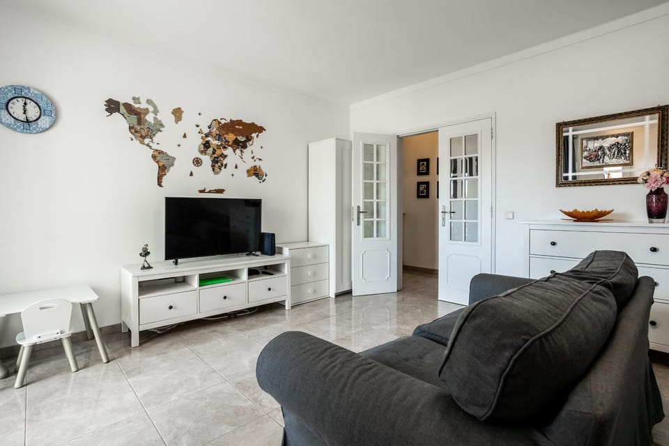 Communal lounge/ TV room, TV and multimedia, Living room