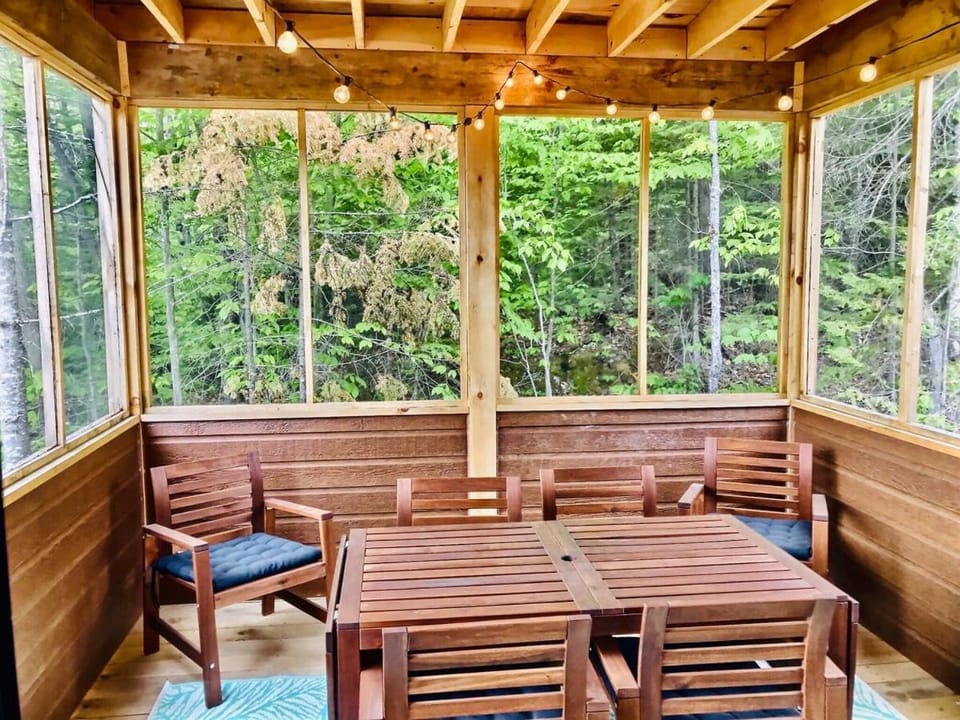 Panoramic Lakefront Chalet with Hot Tub & Firepit House in Quebec