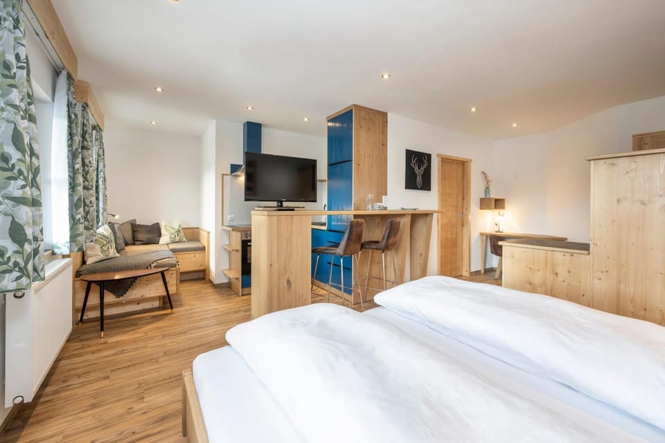 Kitchen or kitchenette, Living room, Bedroom