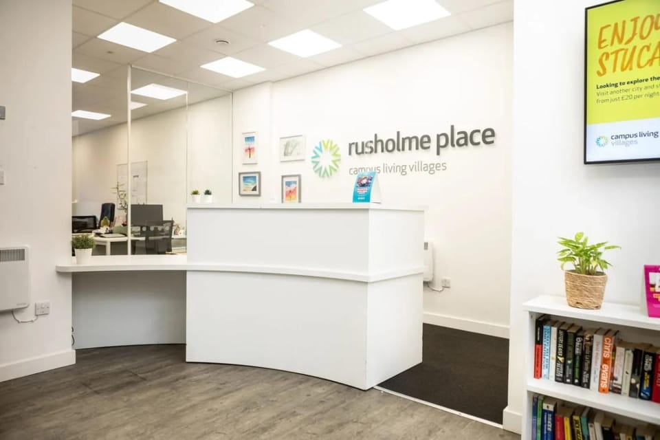 Rusholme Place Manchester - Walking distance to Manchester University Apartment in Manchester