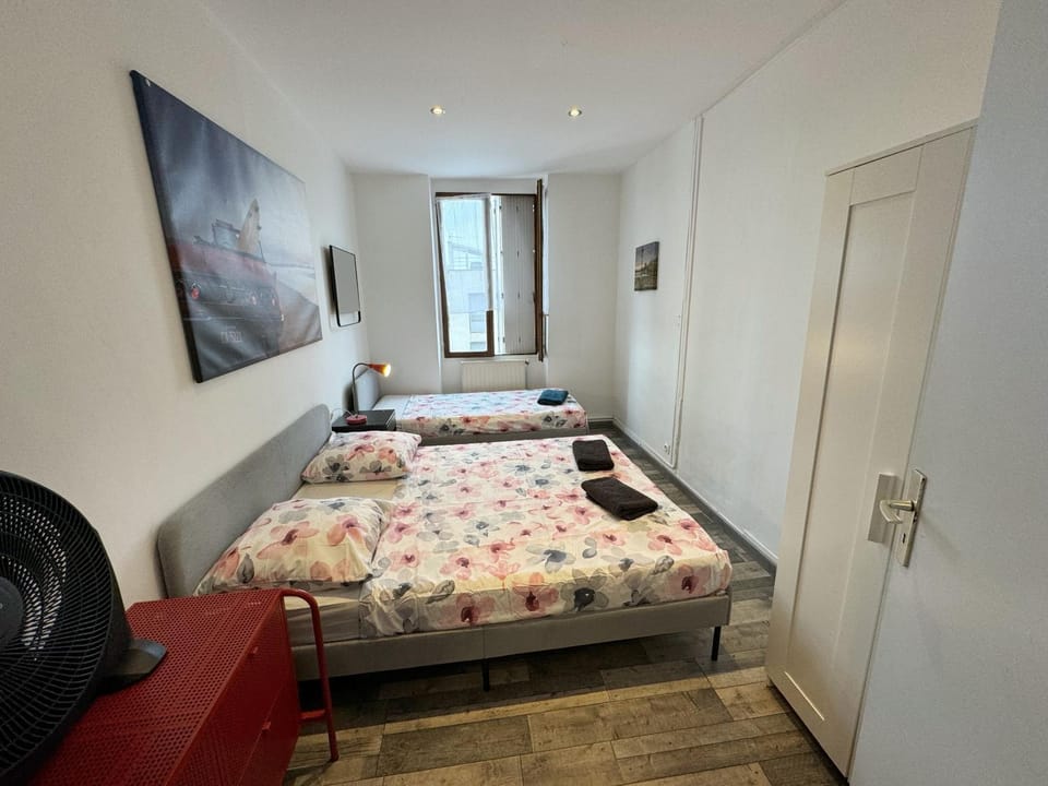 Bed, Photo of the whole room, Decorative detail, Bedroom, heating, internet, towels, wardrobe