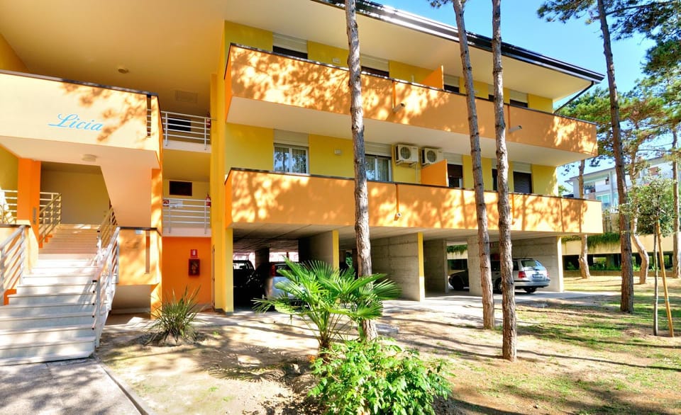 Property building, Facade/entrance