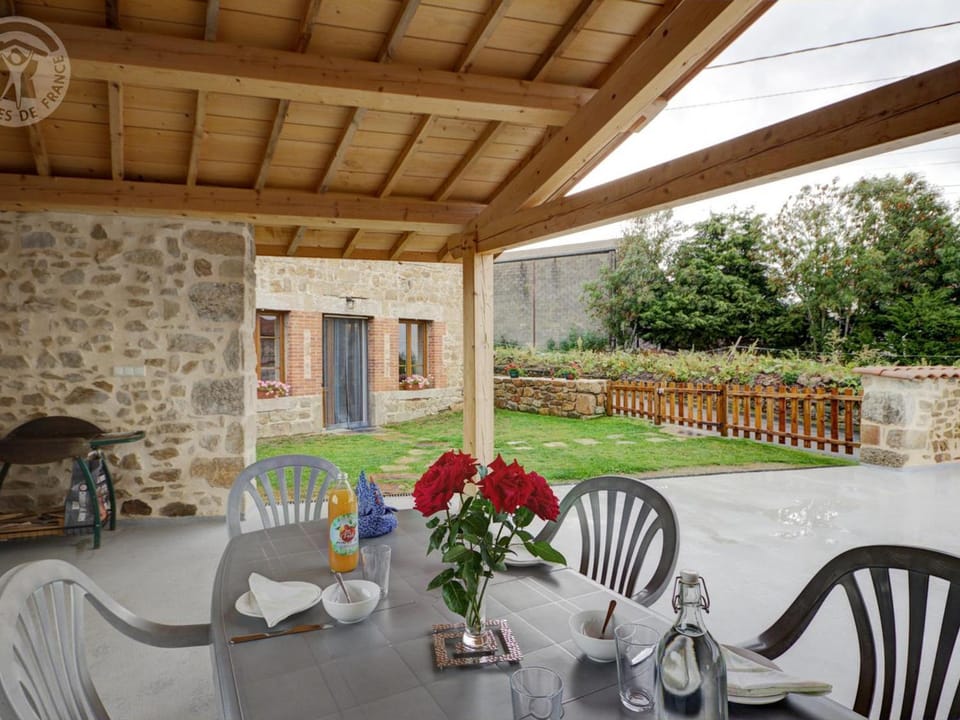 Maison de charme 6 pers, nature et randonnées - FR-1-496-206 House in Auvergne-Rhône-Alpes