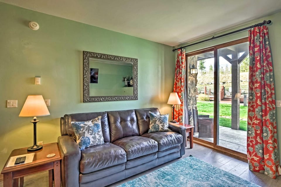 Couple's Ski Condo: 1 Mi to Breckenridge Golf Club House in Breckenridge