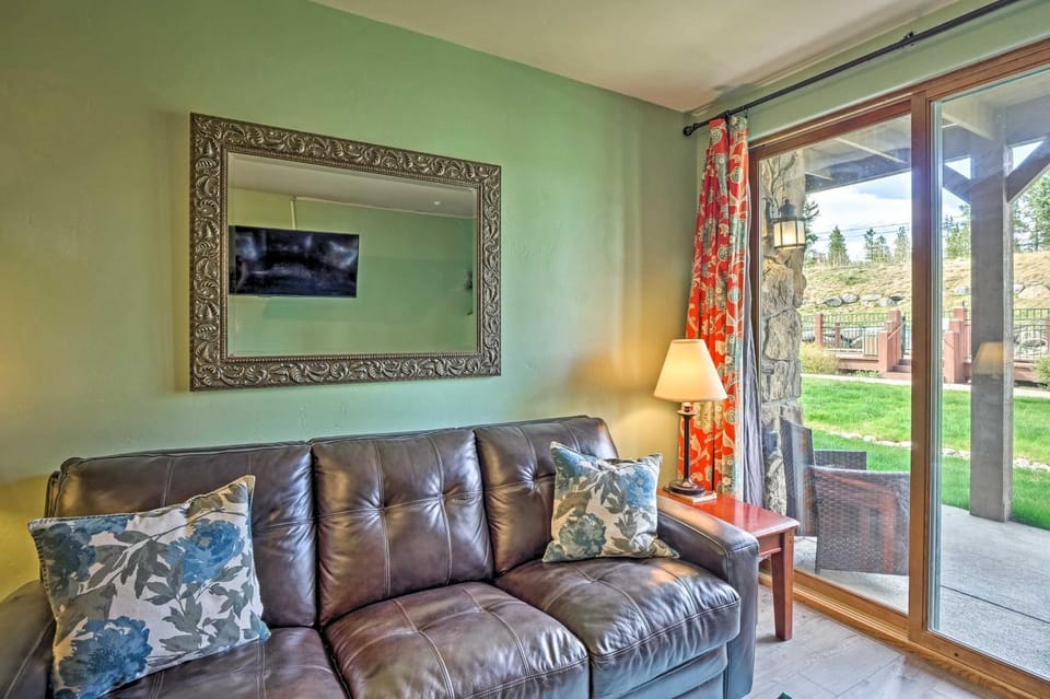 Couple's Ski Condo: 1 Mi to Breckenridge Golf Club House in Breckenridge