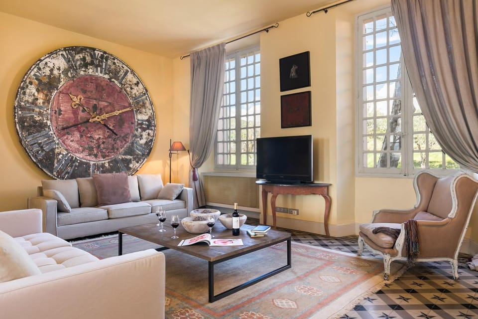 Communal lounge/ TV room, Living room
