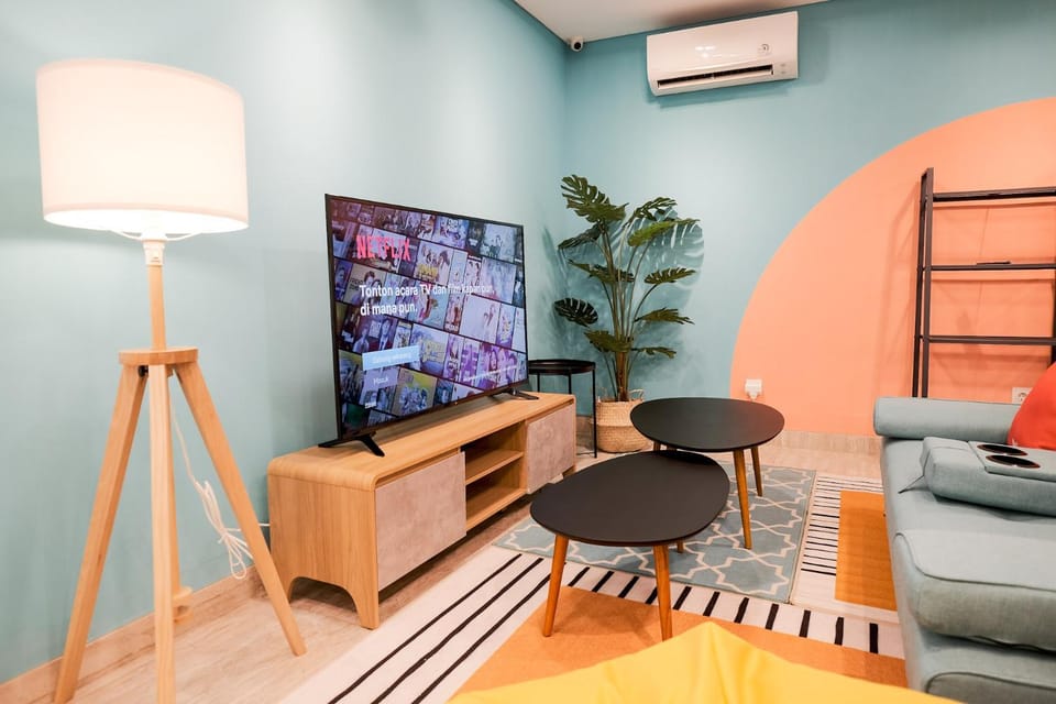 Communal lounge/ TV room