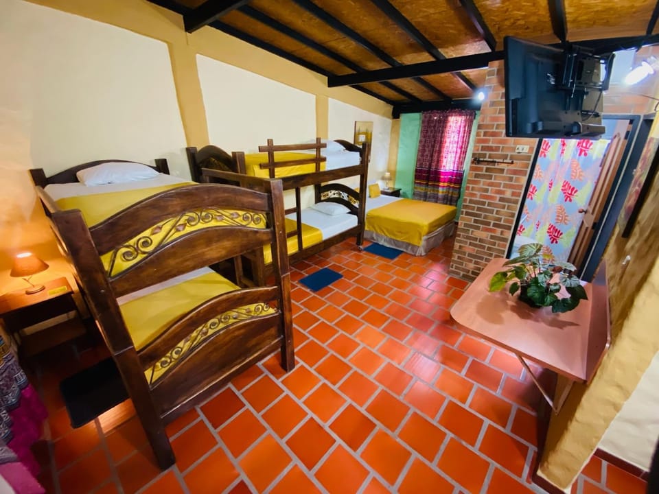 Bed, TV and multimedia, Living room, Photo of the whole room, Seating area, Dining area, Bedroom, bunk bed