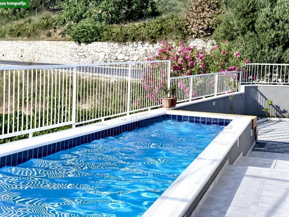 Swimming pool, Swimming pool