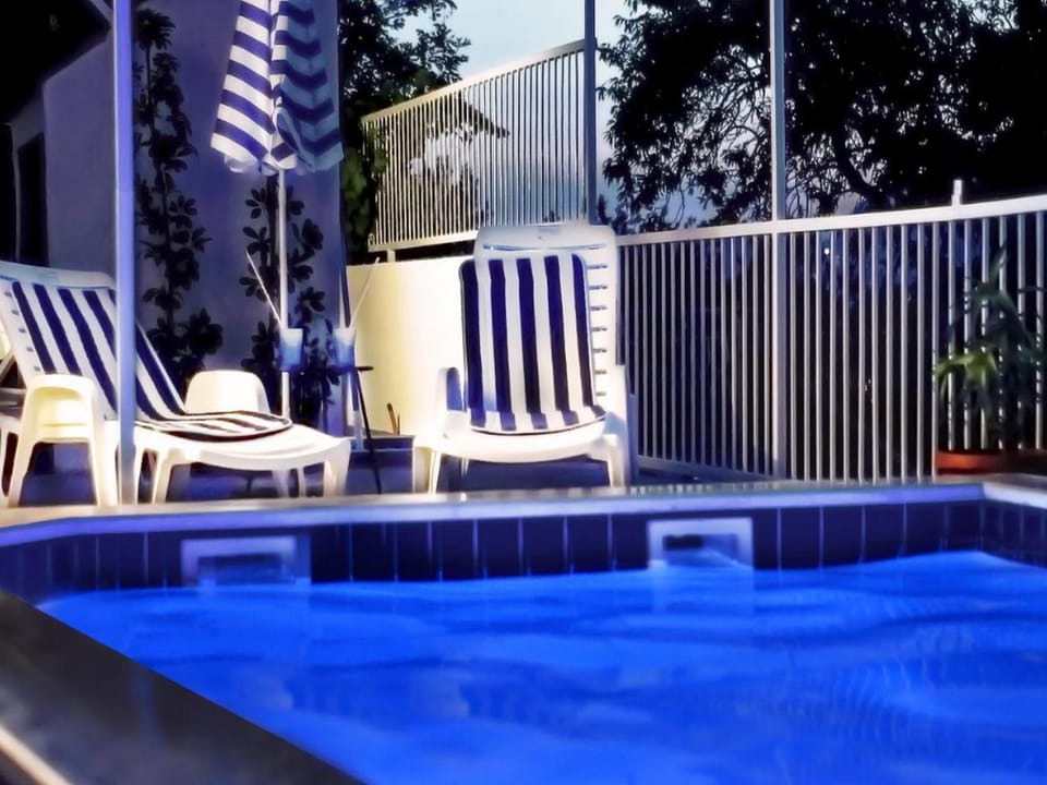 Swimming pool, Swimming pool