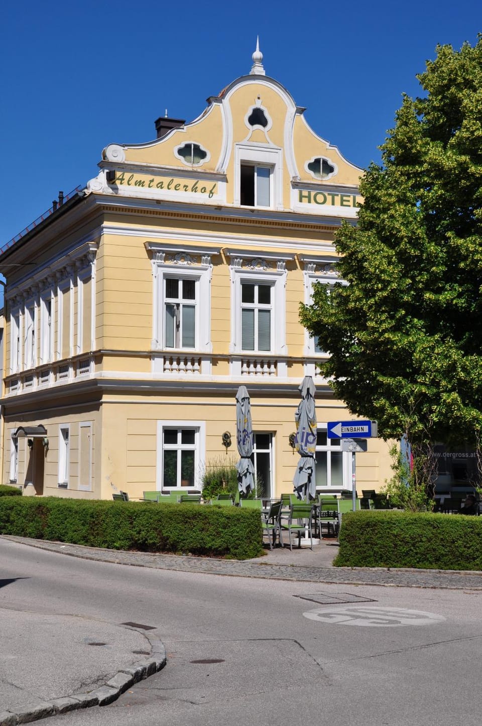 Facade/entrance