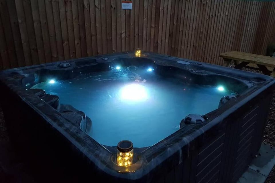 Garden, Hot Tub