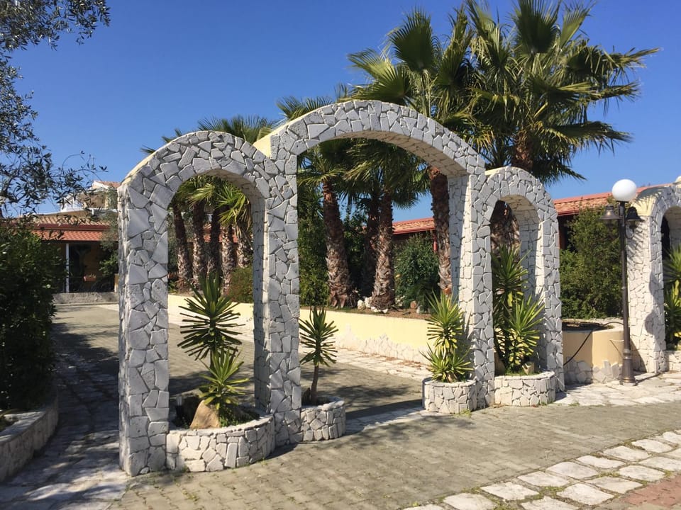 Property building, Facade/entrance, Garden