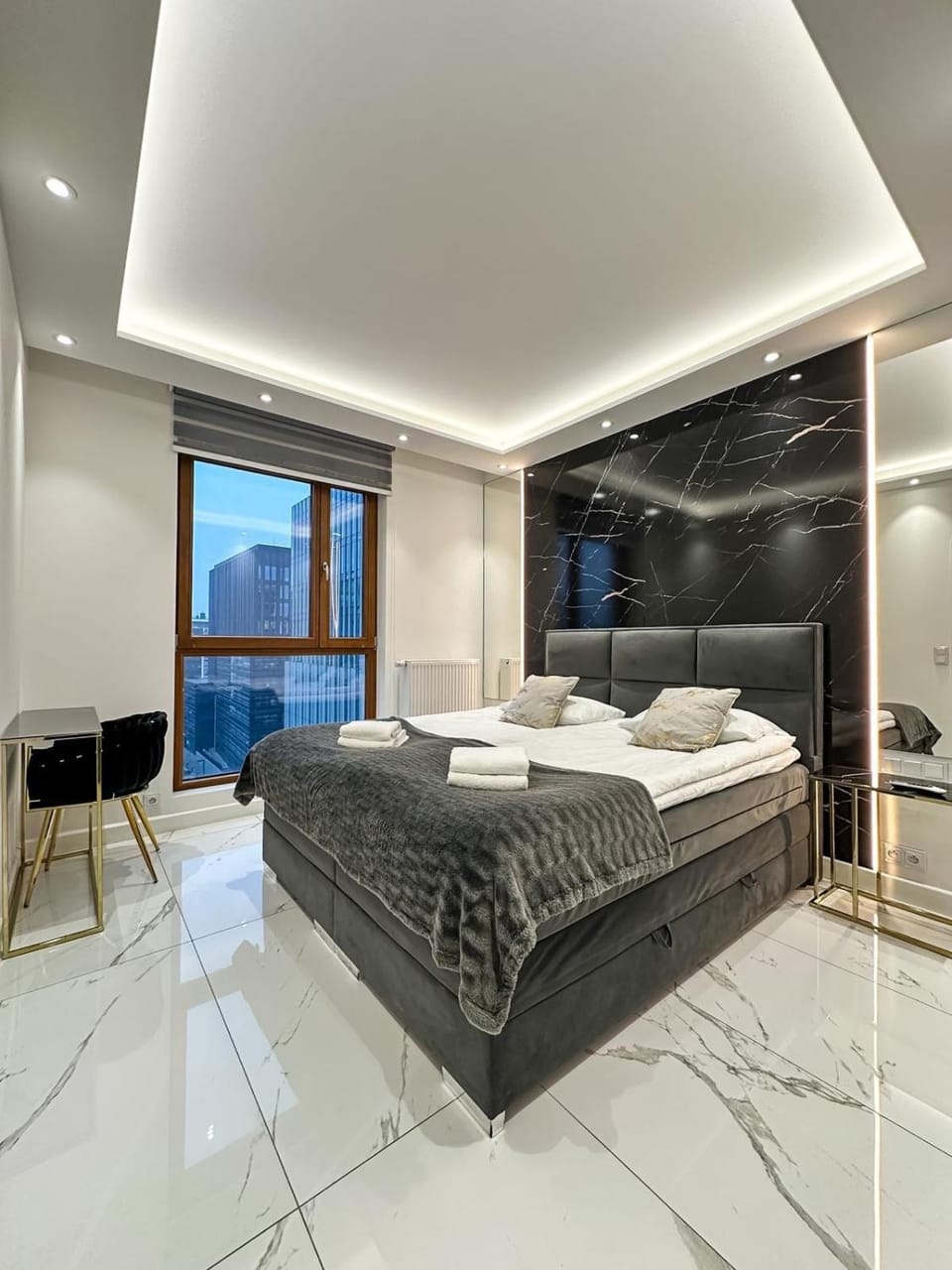 Bed, Photo of the whole room, Bedroom, towels