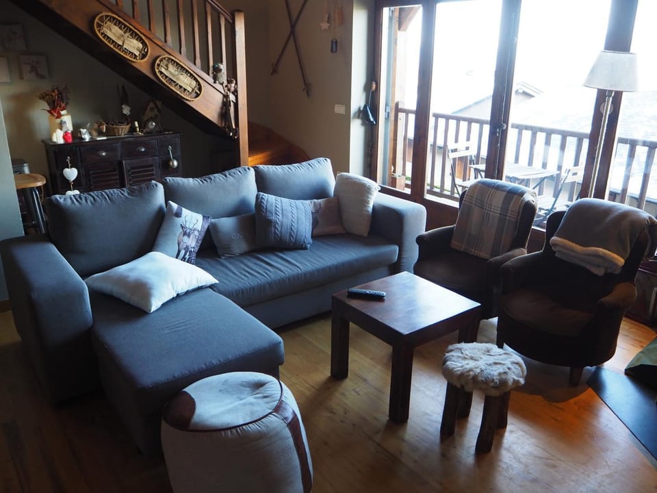 Living room, Seating area