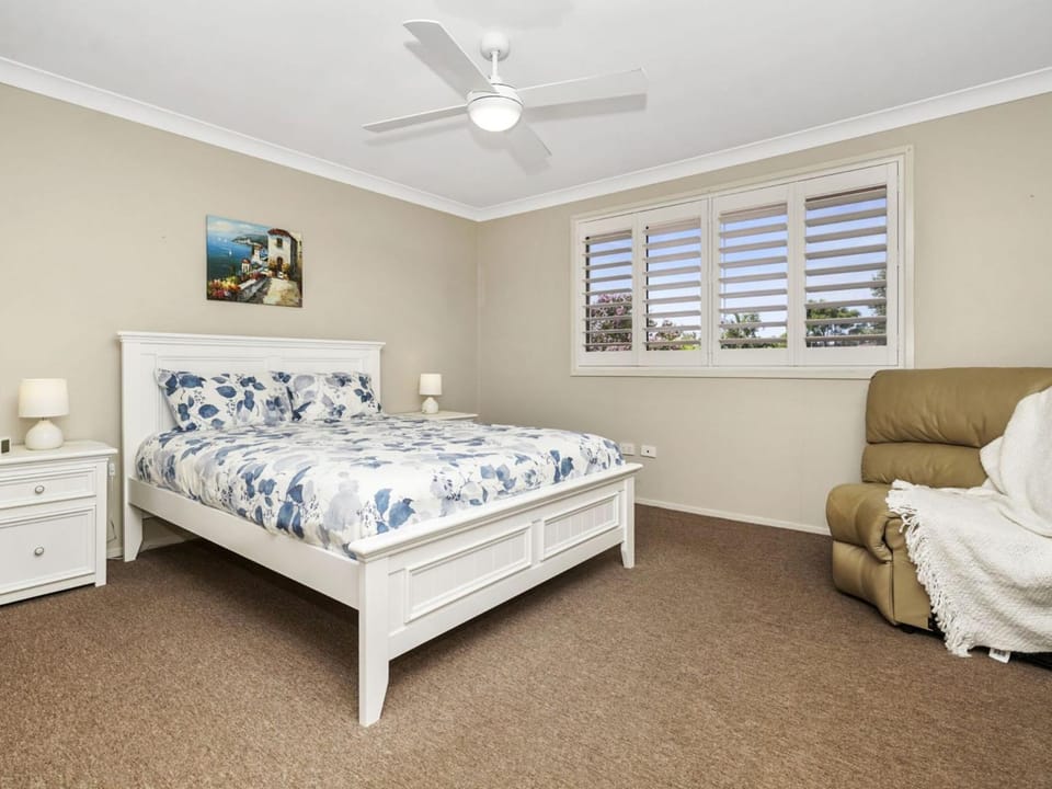 44 Oaks Avenue House in Central Coast