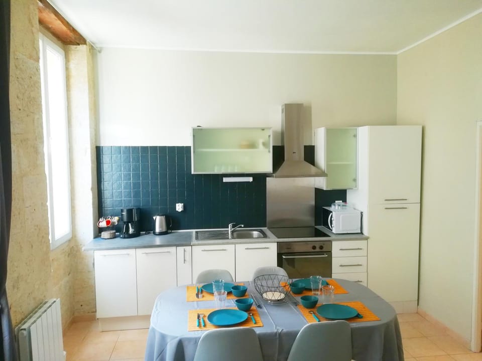 Kitchen or kitchenette, Dining area, Communal kitchen