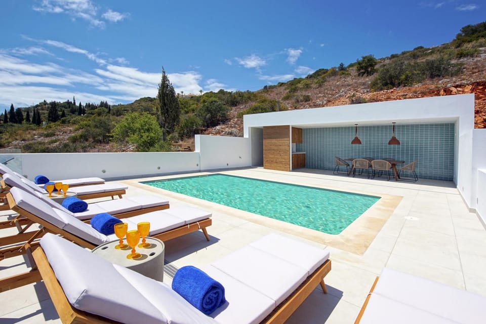 Property building, Patio, Natural landscape, Pool view, Swimming pool, Swimming pool, sunbed
