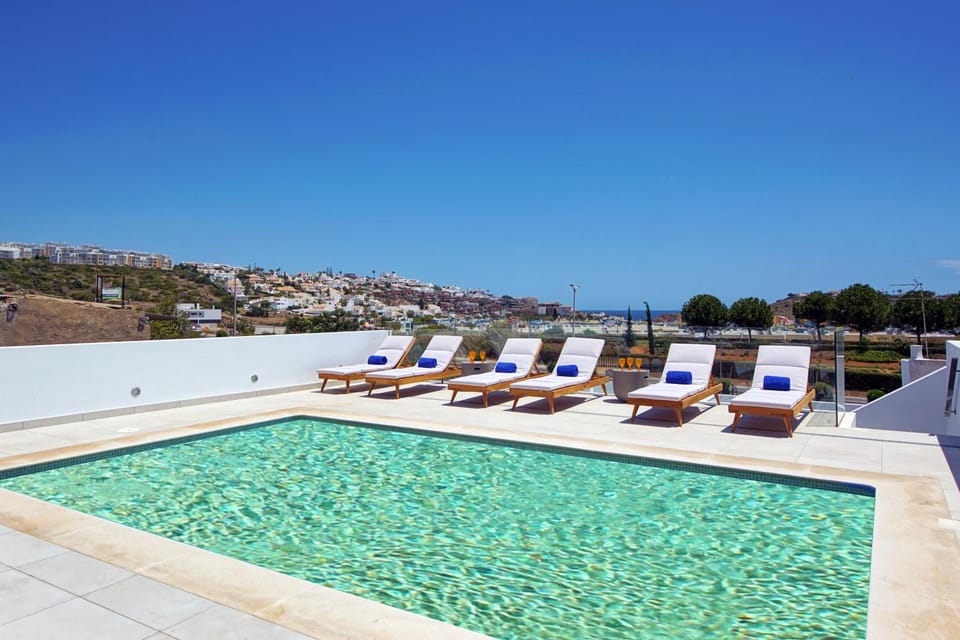 Off site, Day, Natural landscape, Pool view, Swimming pool, Swimming pool, sunbed