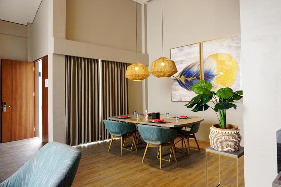 Living room, Dining area